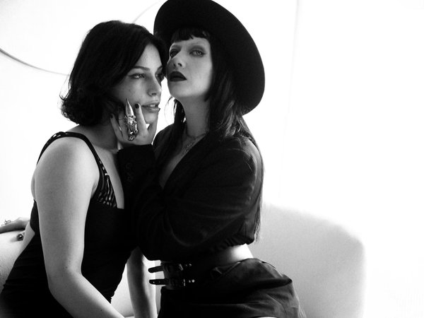 Welche Outfits eignen sich fÃ¼r den Ãœbergang von Sommer zu Herbst?